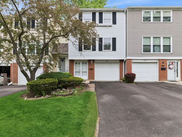 1813 Lancashire Court, Schaumburg, IL 60194