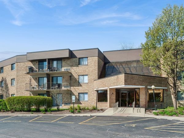 5550 Astor Lane, Unit 303, Rolling Meadows, IL 60008