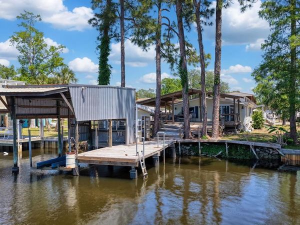 53 SE 241st St, Suwannee, FL 32692