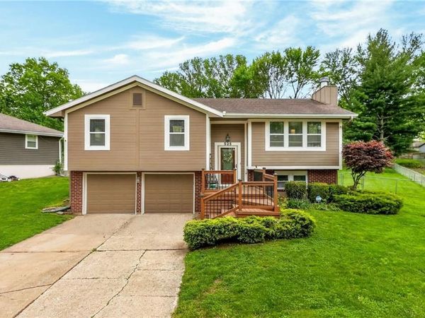 525 NE Noeleen Lane, Lee's Summit, MO 64086