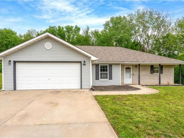 500 Angus Lane, Knob Noster, MO 65336