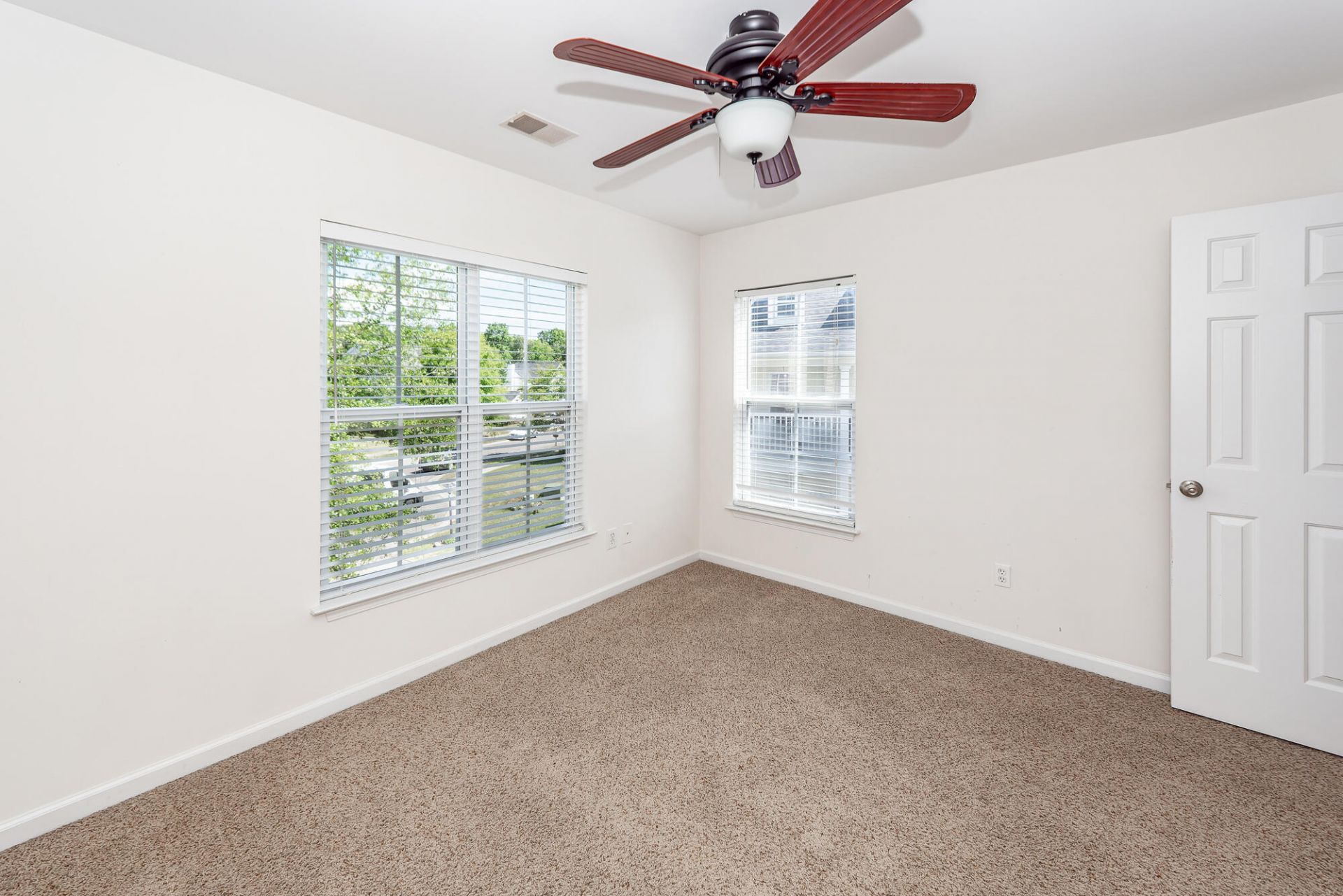 107 Cordoba Court Photo 38