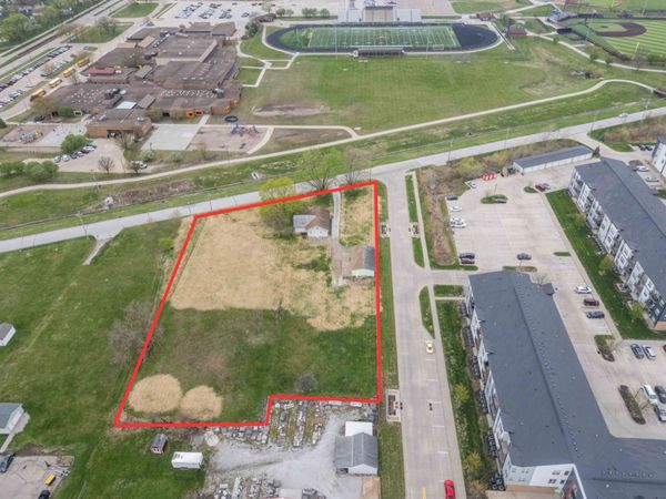 6305 NW 59th Court , Johnston, IA 50131
