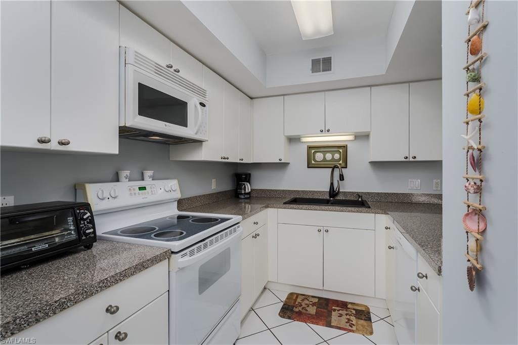 138 Clyburn Way W, Unit I2, Marco Island, FL 34145 Photo