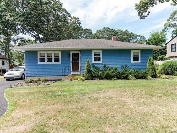 35 Auborn Avenue , Shirley, NY 11967