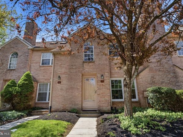 13 RAMPART DRIVE, CHESTERBROOK, PA 19087