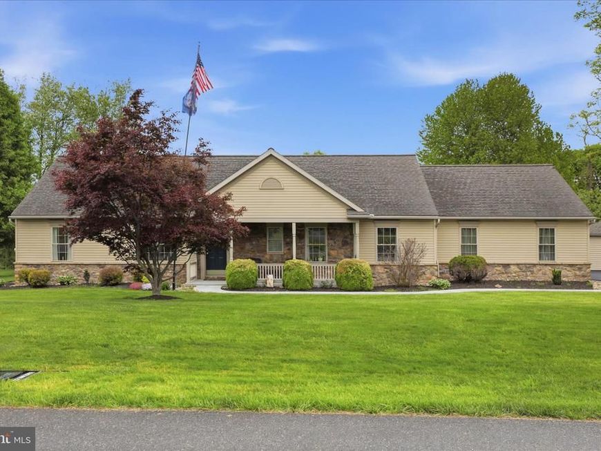 28 Farmington Way, New Providence, PA 17560 Main Photo