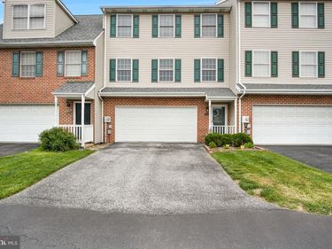 126 COUNTRY RIDGE DRIVE, RED LION, PA 17356