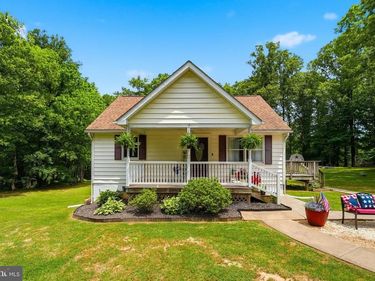 6235 SCOTTSVILLE ROAD, JEFFERSONTON, VA 22724