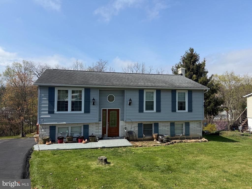 164 Jessica Place, Toms Brook, VA 22660 Main Photo