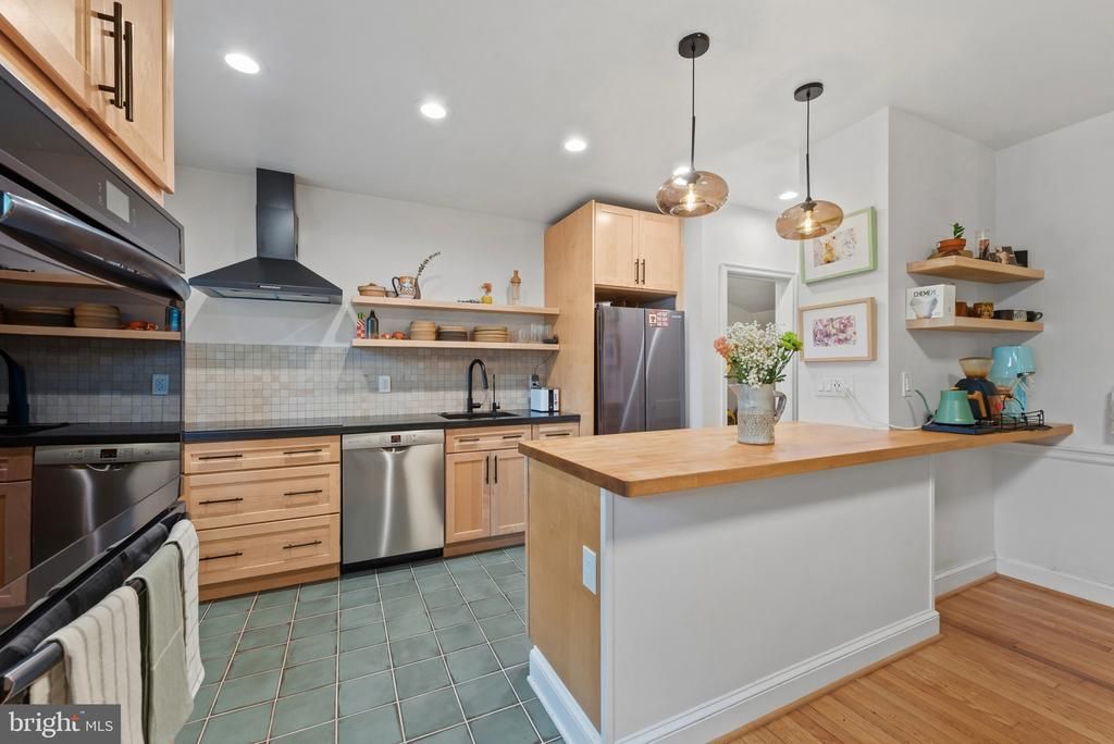 4212 Westview Road, Baltimore, MD 21218 Main Photo
