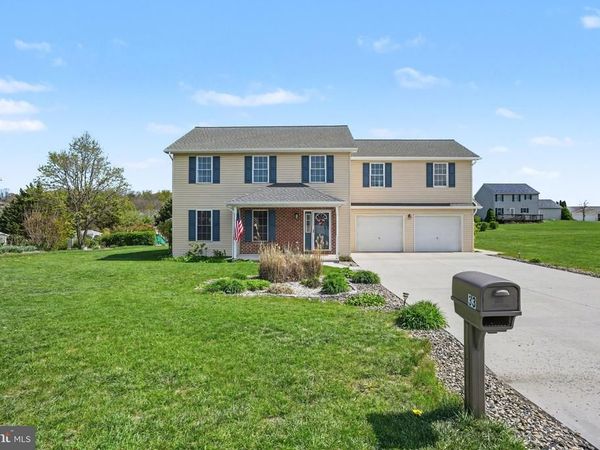 33 LONGSTREET DRIVE, CARLISLE, PA 17013