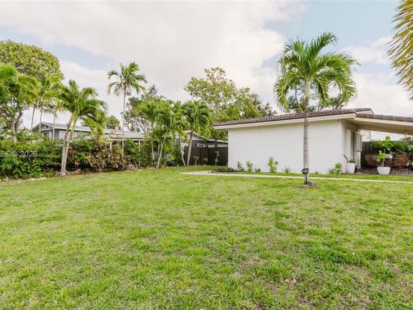 1300 NE 204th St , Unit 1300, Miami, FL 33179