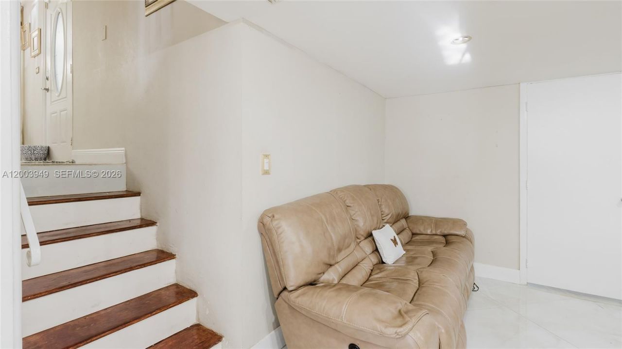 1300 NE 204th St, Unit 1300, Miami, FL 33179 Photo