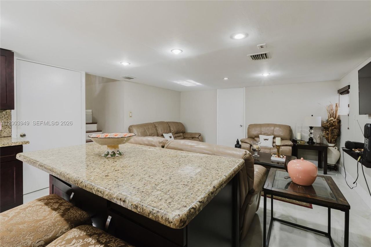 1300 NE 204th St, Unit 1300, Miami, FL 33179 Photo