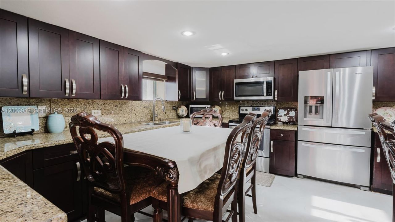 1300 NE 204th St, Unit 1300, Miami, FL 33179 Photo