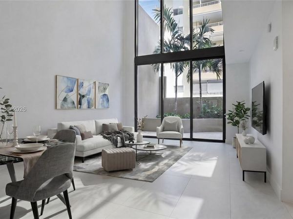 3034 Oak Ave, Unit TH-2, Miami, FL 33133