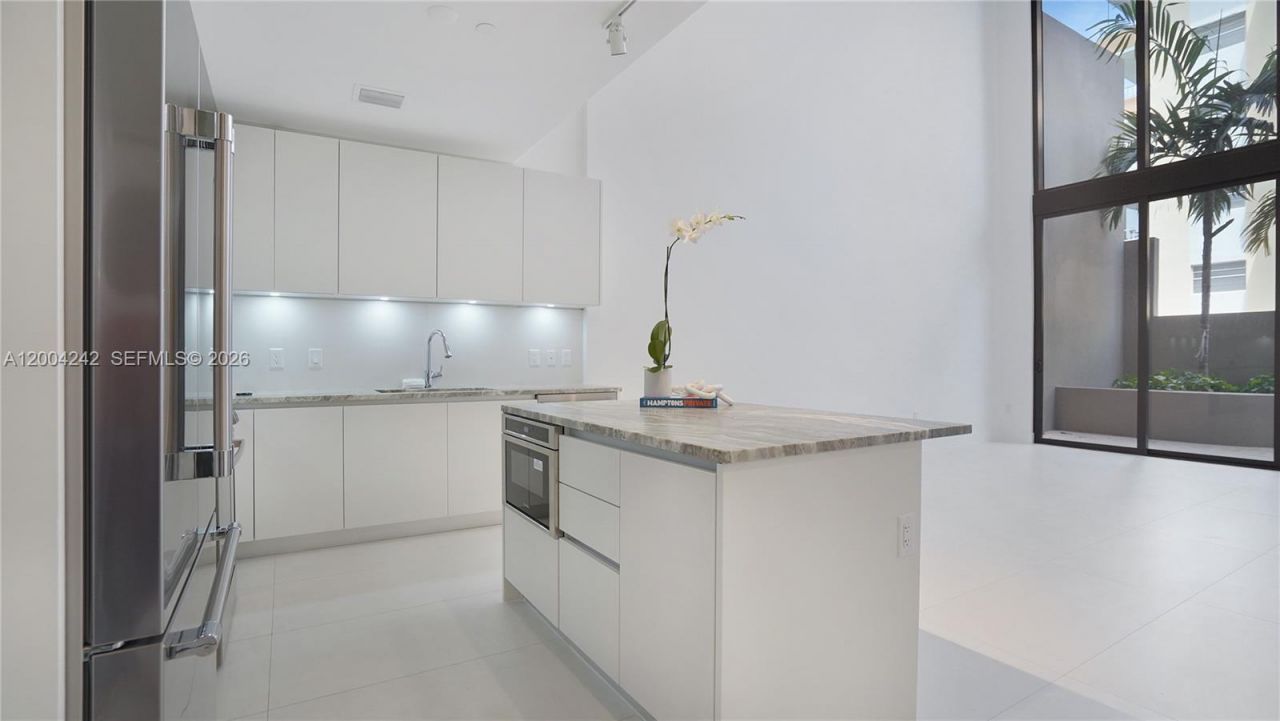 3034 Oak Ave, Unit TH-2, Miami, FL 33133 Photo