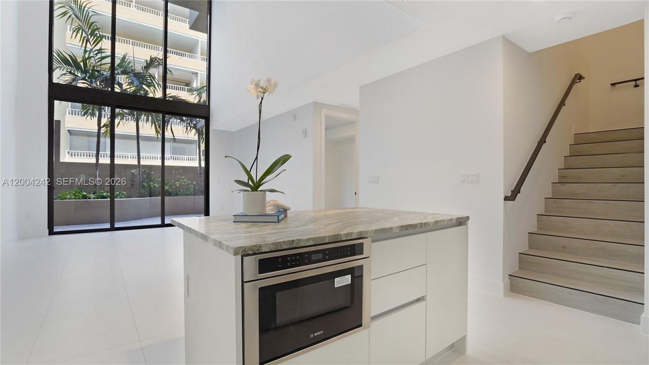 3034 Oak Ave, Unit TH-2, Miami, FL 33133 Photo