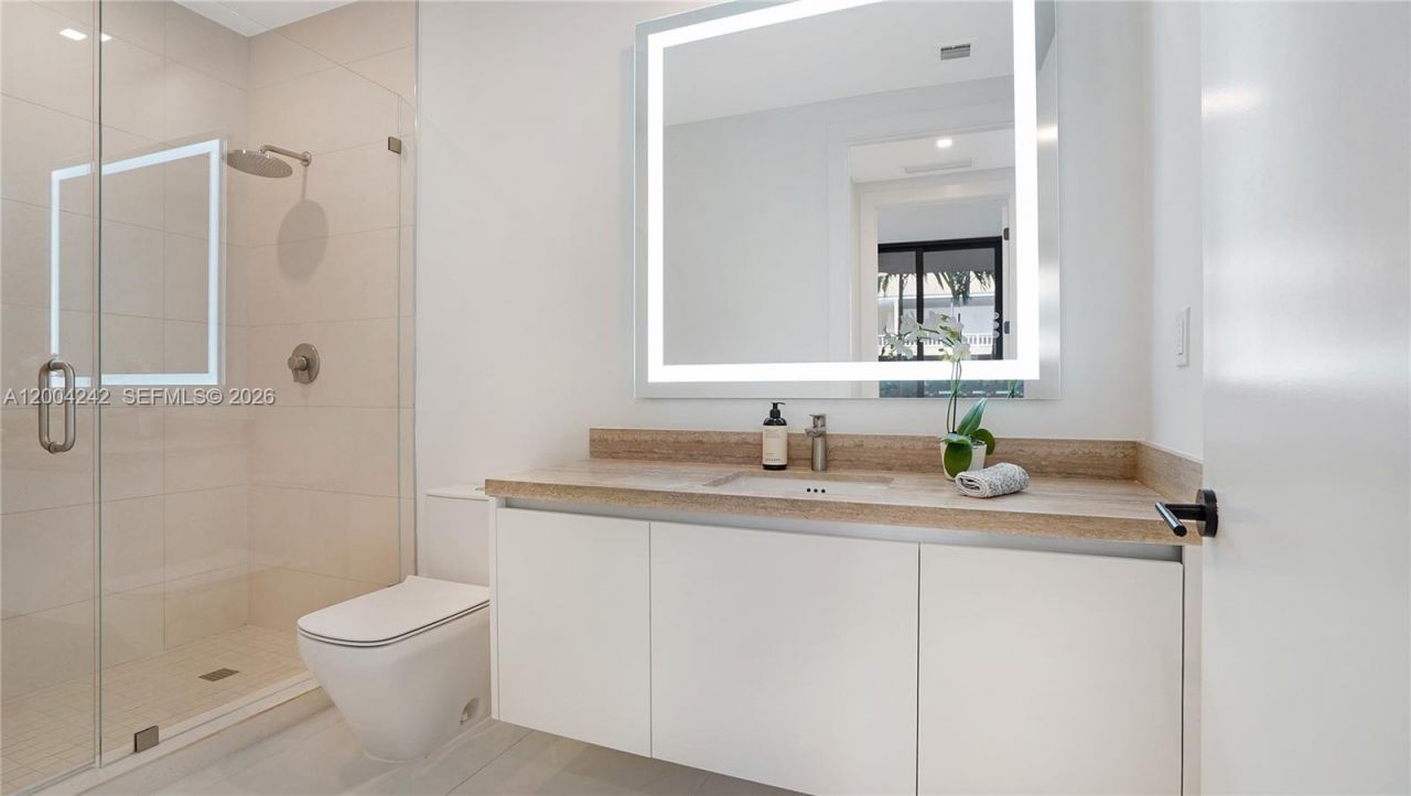 3034 Oak Ave, Unit TH-2, Miami, FL 33133 Photo
