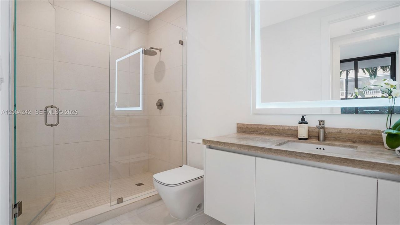 3034 Oak Ave, Unit TH-2, Miami, FL 33133 Photo
