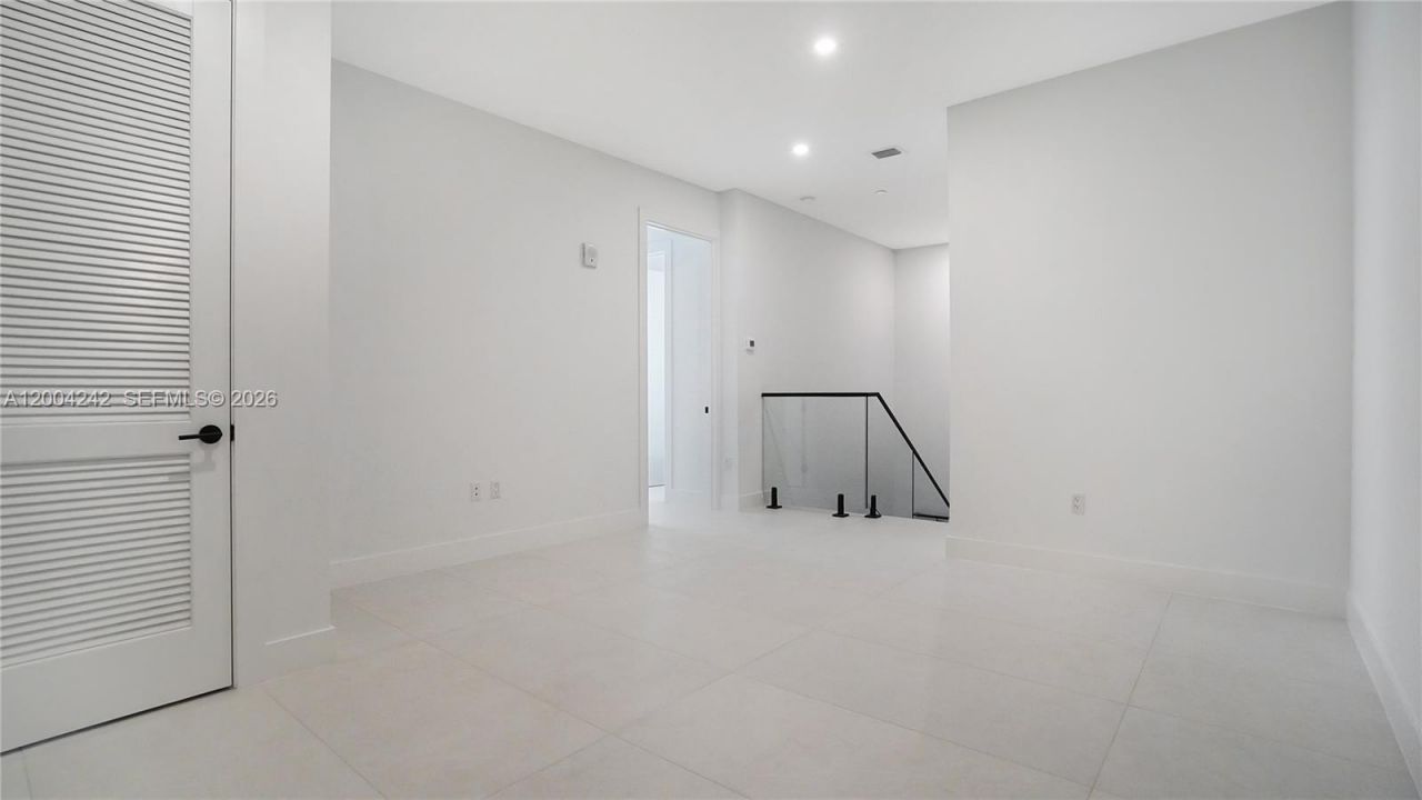 3034 Oak Ave, Unit TH-2, Miami, FL 33133 Photo