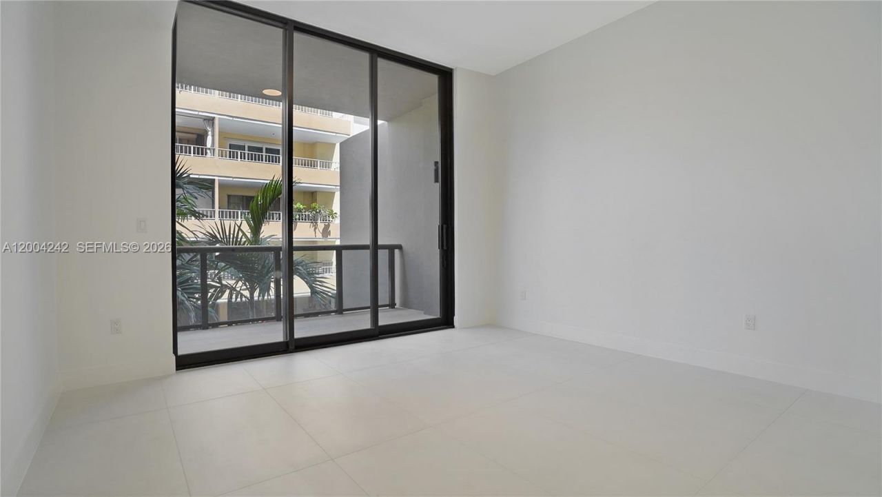3034 Oak Ave, Unit TH-2, Miami, FL 33133 Photo