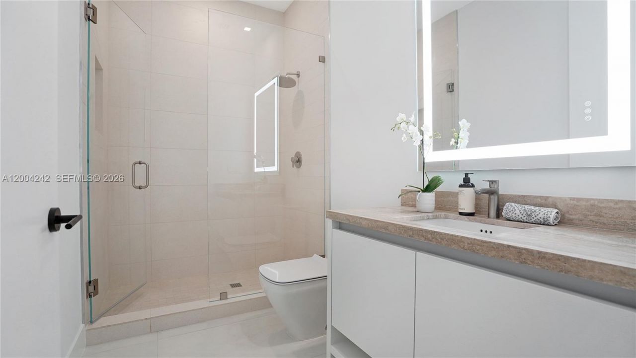 3034 Oak Ave, Unit TH-2, Miami, FL 33133 Photo
