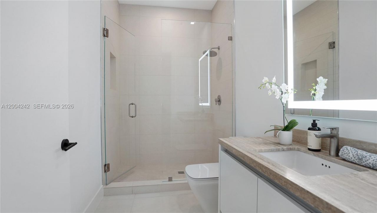 3034 Oak Ave, Unit TH-2, Miami, FL 33133 Photo