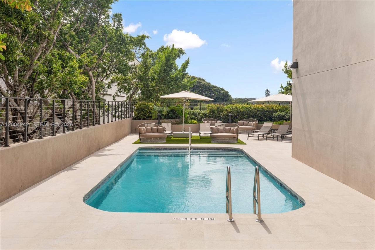 3034 Oak Ave, Unit TH-2, Miami, FL 33133 Photo