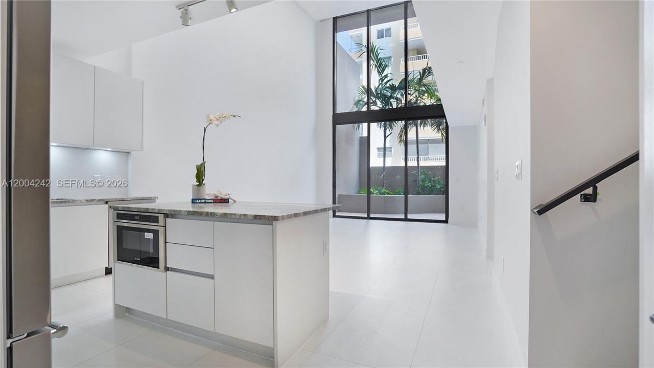 3034 Oak Ave, Unit TH-2, Miami, FL 33133 Photo