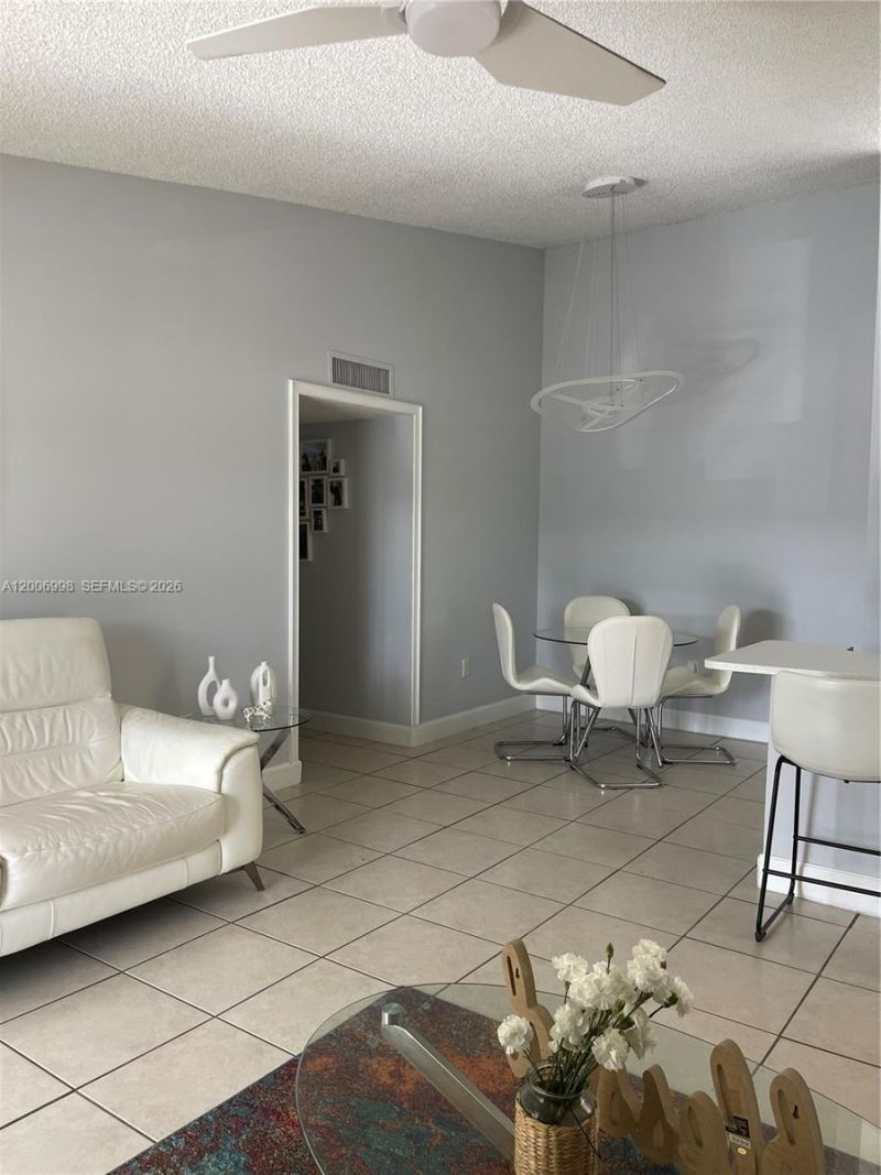 19055 NW 62nd Ave, Unit 205, Hialeah, FL 33015 Photo