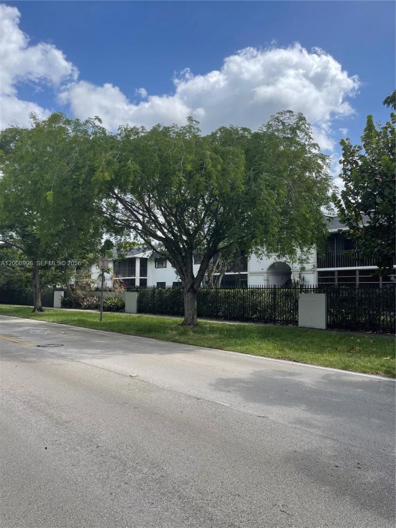 19055 NW 62nd Ave, Unit 205, Hialeah, FL 33015 Photo