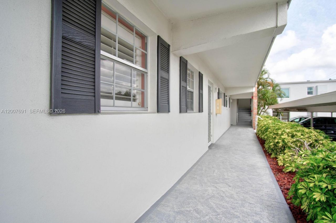 1900 Alamanda , Unit 108, Naples, FL 34102 Photo