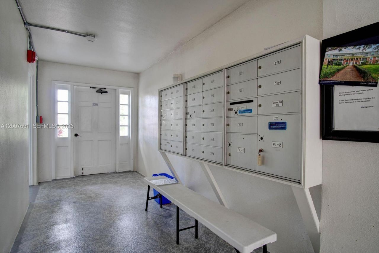 1900 Alamanda , Unit 108, Naples, FL 34102 Photo