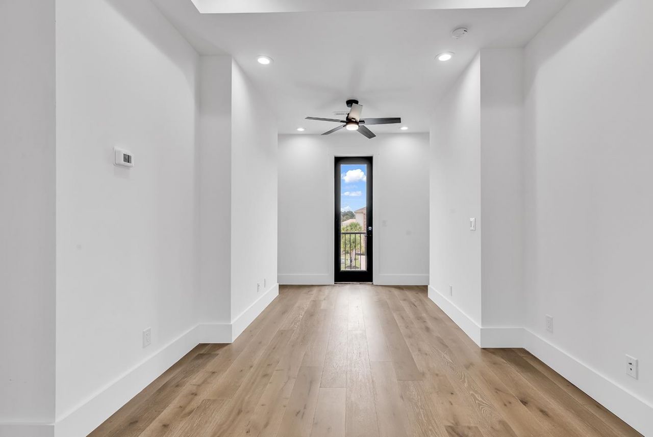 891 Waterton Ave.  Photo 11