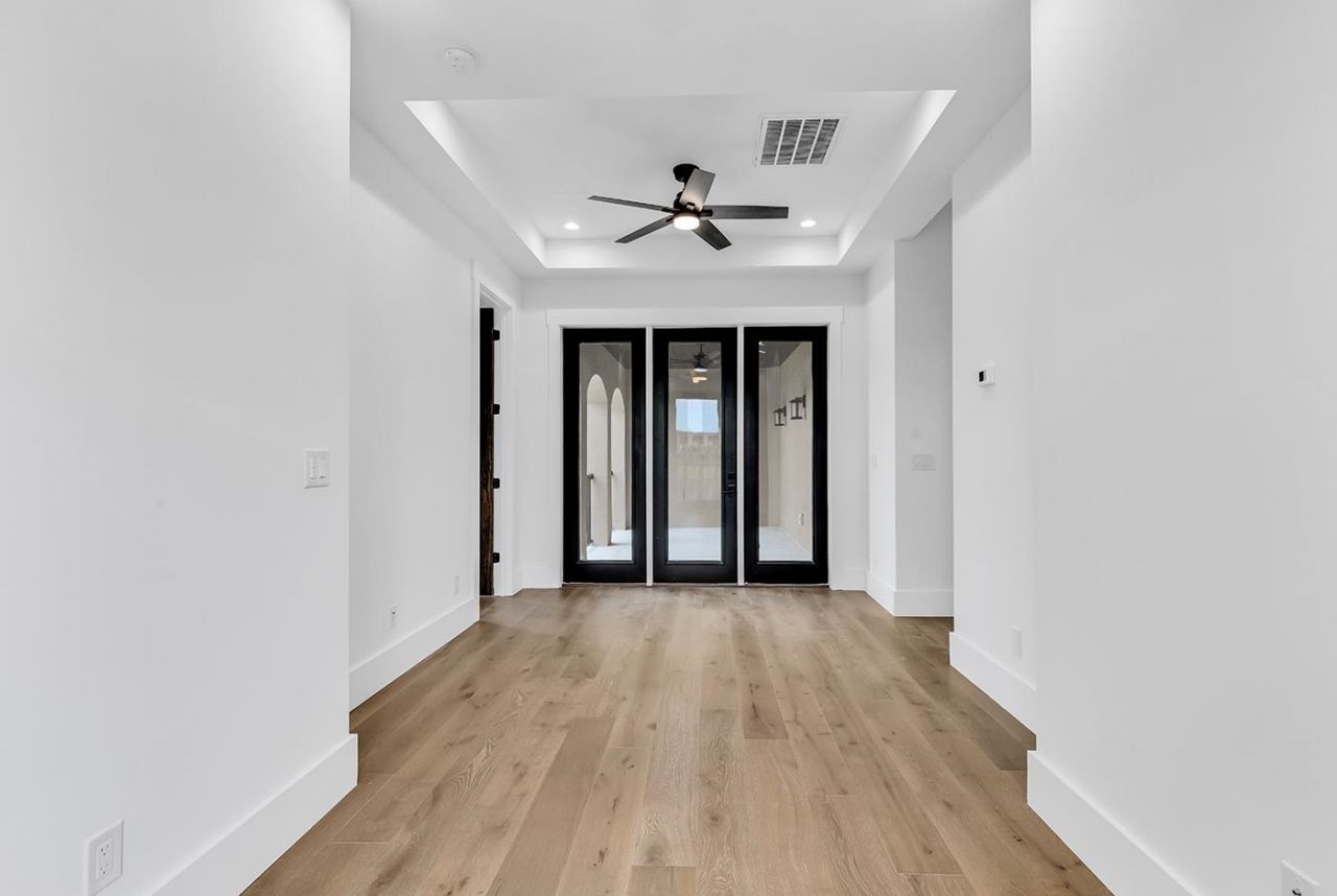 891 Waterton Ave.  Photo 12