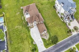 891 Waterton Ave.  photo 4