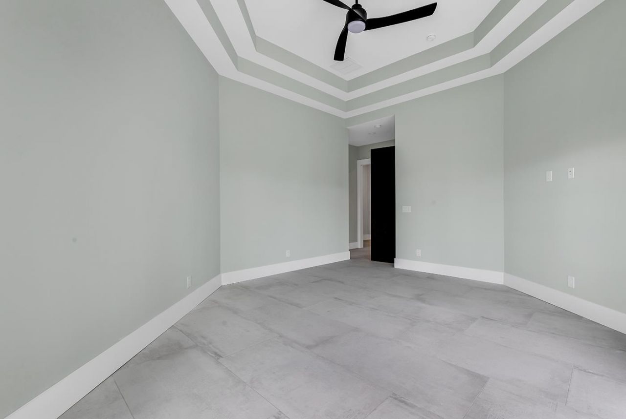 891 Waterton Ave.  Photo 33