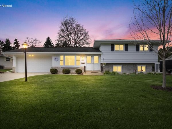 W174N9433 Devon Wood ROAD, Menomonee Falls, WI 53051