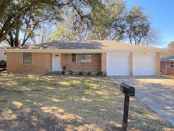 4025 Caddo Trail , Lake Worth, TX 76135