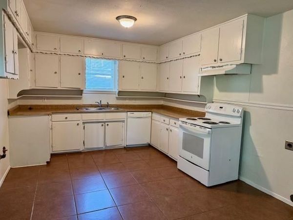 4025 Caddo Trail, Lake Worth, TX 76135