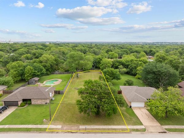 1023 Bryant Street , Benbrook, TX 76126