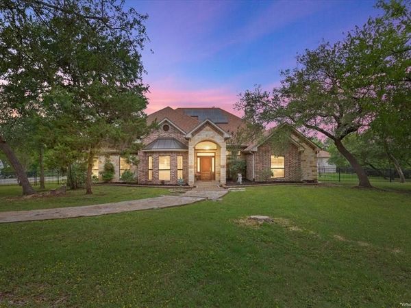 1125 Whispering Oaks, China Spring, TX 76633