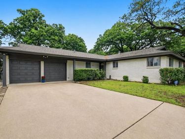 6425 Brentwood Drive, Fort Worth, TX 76112