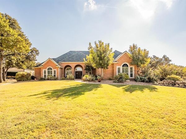 225 Sherry Lane, Burleson, TX 76028