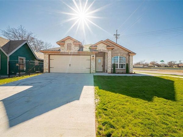 2900 Fitzhugh Avenue, Fort Worth, TX 76105