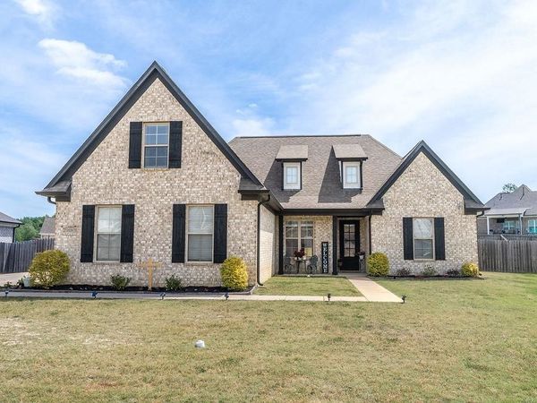 1529 FALL GARDEN DR, Hernando, MS 38632