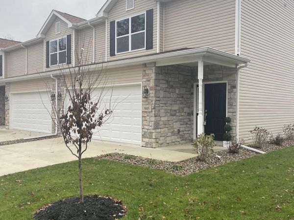 945 Paula Court , Hobart, IN 46342