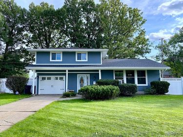 693 Edgewater Drive, Amherst, NY 14228
